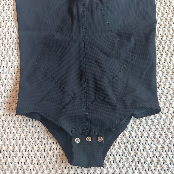 Vintage Montgomery Ward Shapewear Bodysuit Snaps Black Women’s 38B Circa 1970/80 - Picture 3 of 9